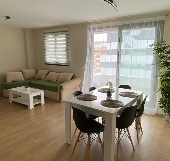 Short-term rent of middle floor apartment in Estepona