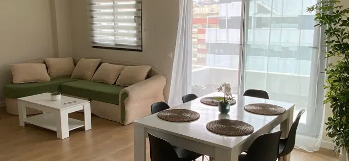 Short-term rent of middle floor apartment in Estepona 1