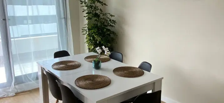 Short-term rent of middle floor apartment in Estepona 2