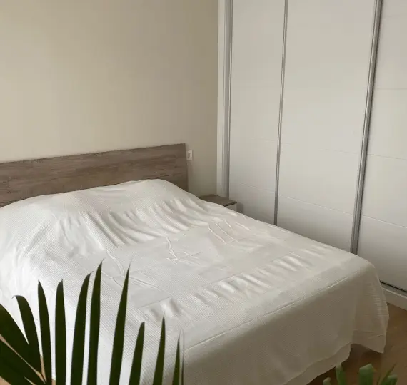 Short-term rent of middle floor apartment in Estepona