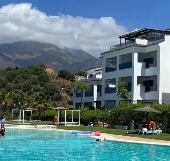 Short-term rent of penthouse in Estepona