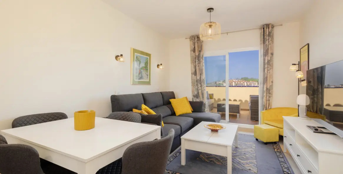 Long-term rent of middle floor apartment in El Faro 1