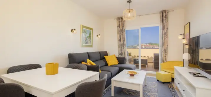 Долгосрочная аренда апартаментов на среднем этаже в El Faro 0