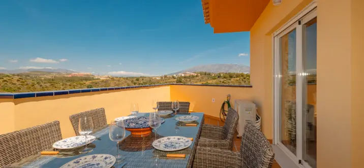 Долгосрочная аренда апартаментов на среднем этаже в El Faro 2