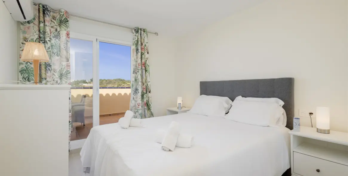 Long-term rent of middle floor apartment in El Faro 5