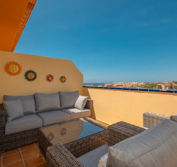 Долгосрочная аренда апартаментов на среднем этаже в El Faro