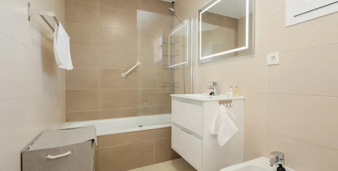 Long-term rent of middle floor apartment in El Faro 7