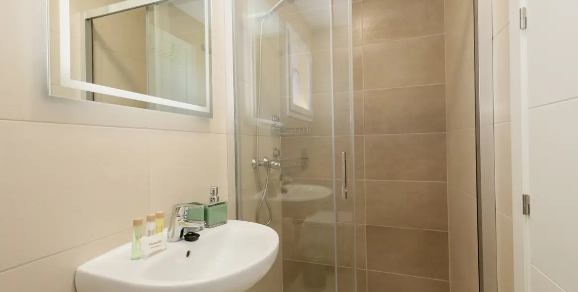 Long-term rent of middle floor apartment in El Faro 9