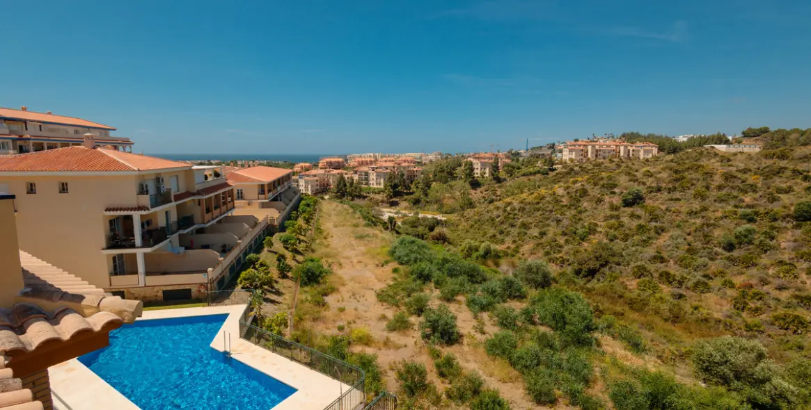 Long-term rent of middle floor apartment in El Faro 14