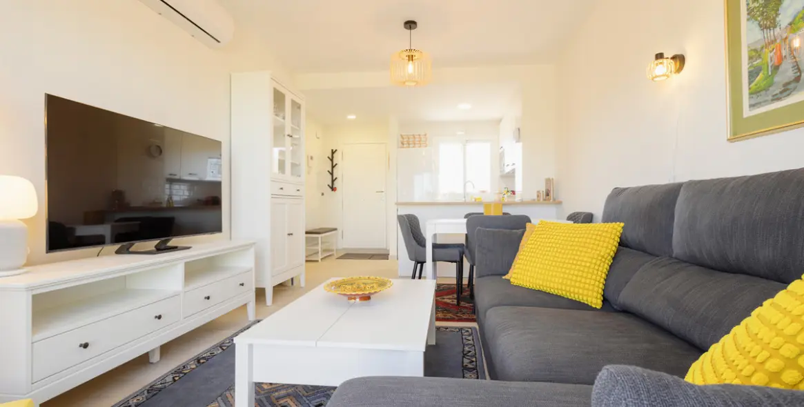 Long-term rent of middle floor apartment in El Faro 15