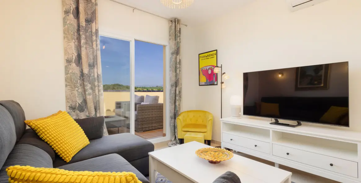 Long-term rent of middle floor apartment in El Faro 17