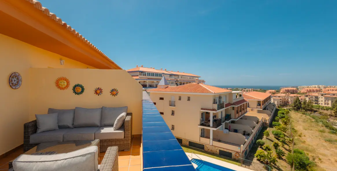 Long-term rent of middle floor apartment in El Faro 19