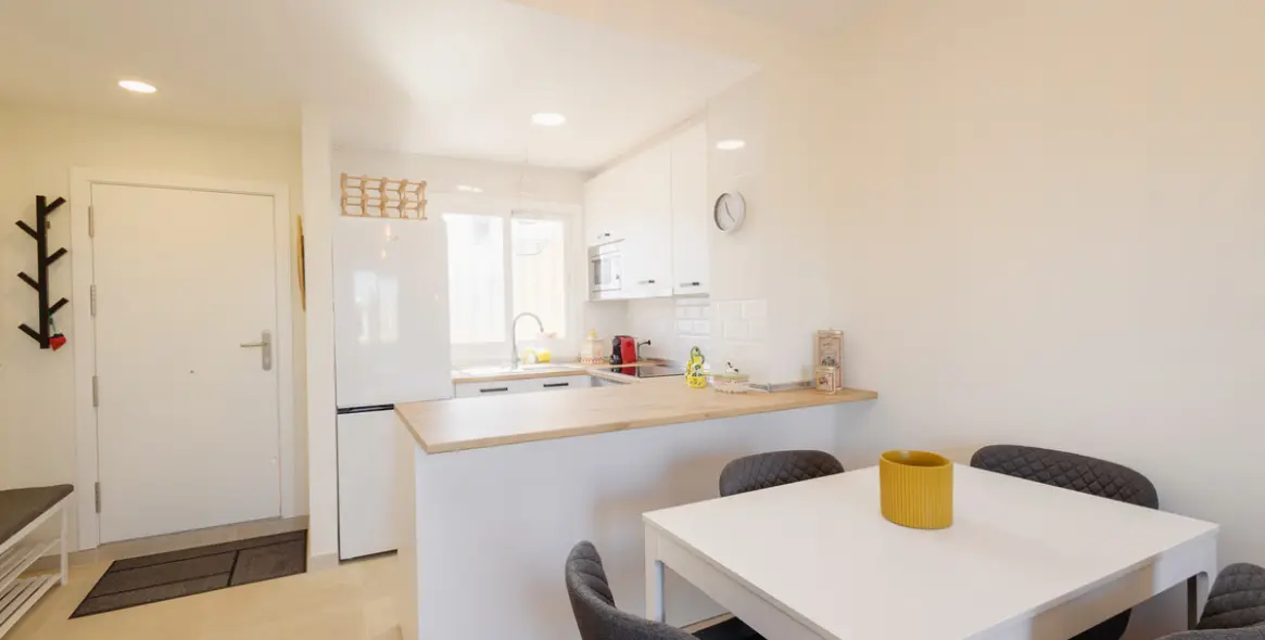 Long-term rent of middle floor apartment in El Faro 20