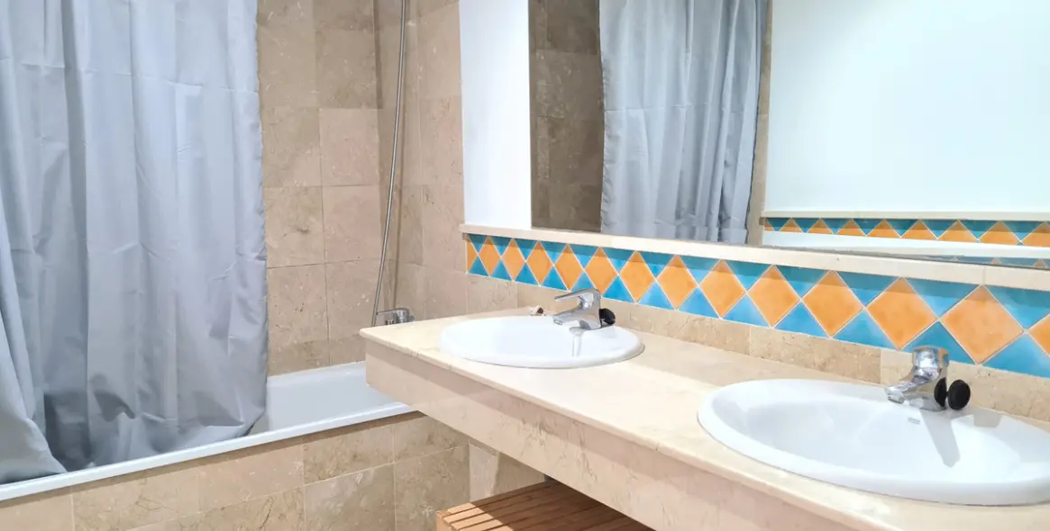Short-term rent of middle floor apartment in Marbella 11