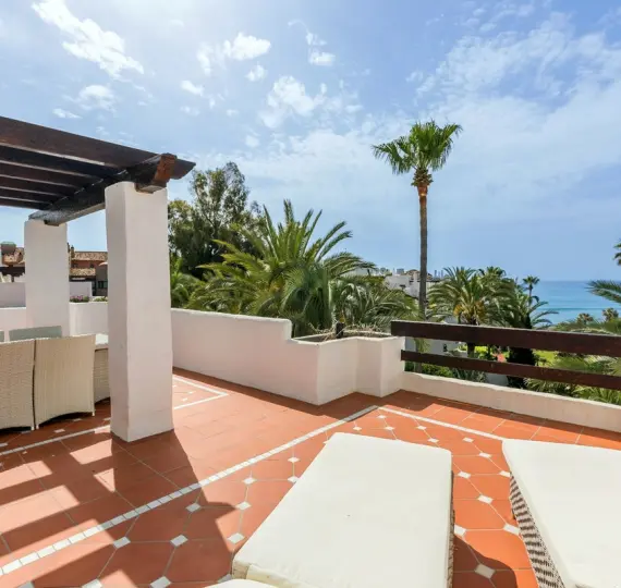 Long-term rent of penthouse duplex in Puerto Banús
