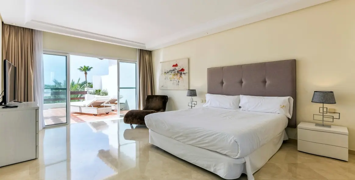 Long-term rent of penthouse duplex in Puerto Banús 3