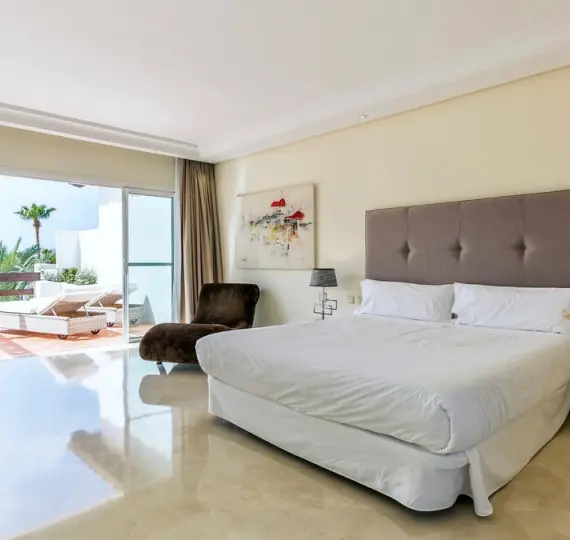 Long-term rent of penthouse duplex in Puerto Banús