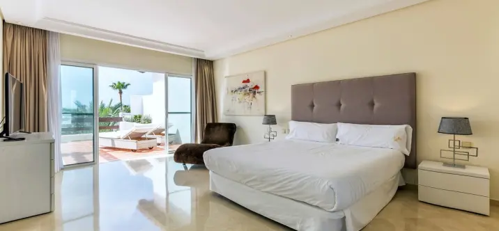 Long-term rent of penthouse duplex in Puerto Banús 2