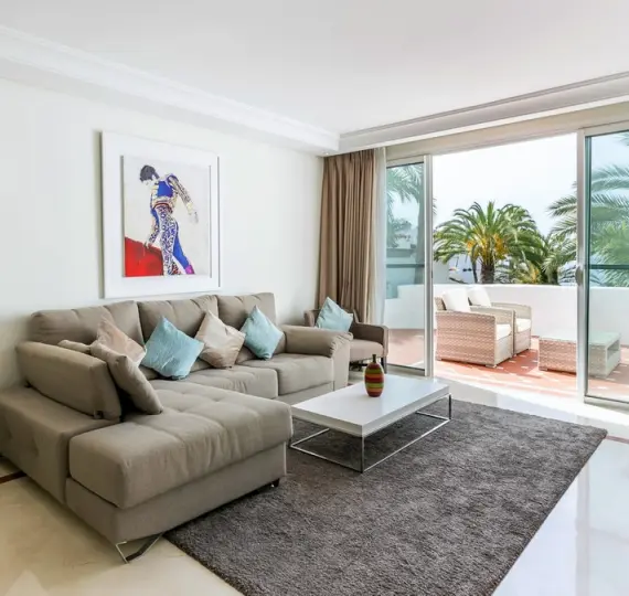 Long-term rent of penthouse duplex in Puerto Banús