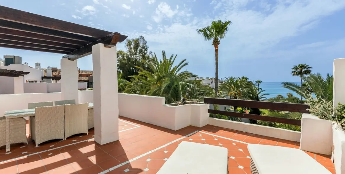 Long-term rent of penthouse duplex in Puerto Banús 3