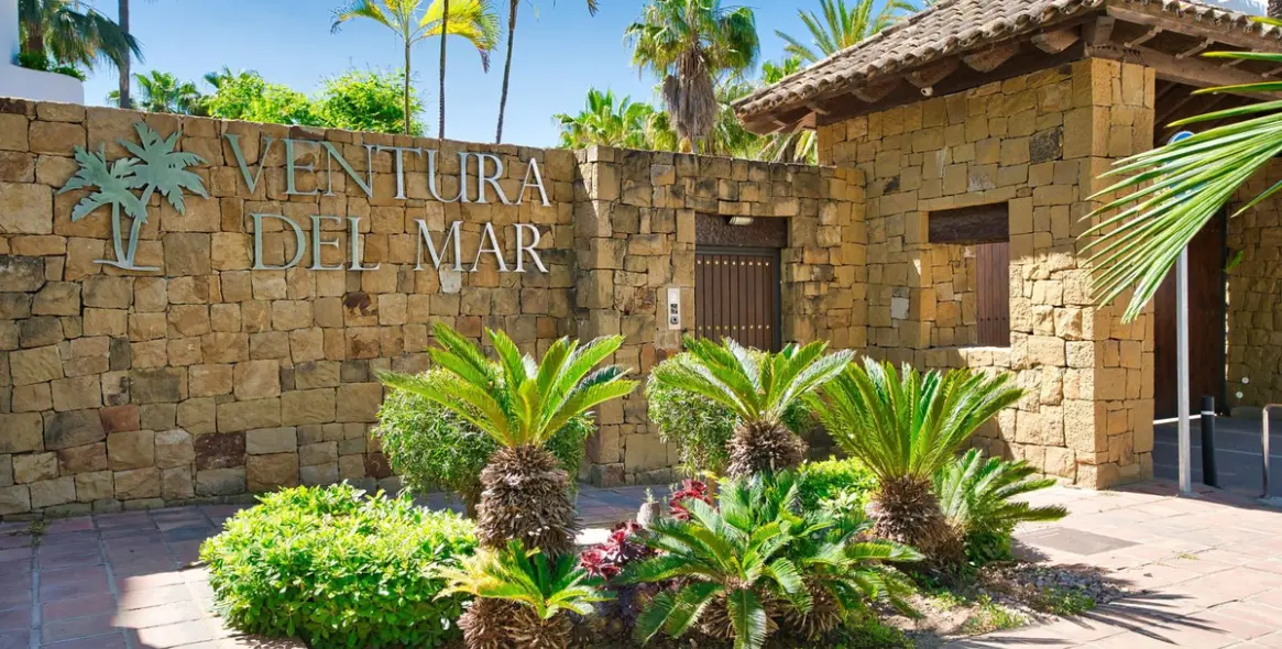 Long-term rent of penthouse duplex in Puerto Banús 24