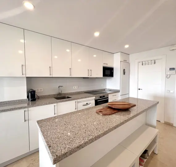 Долгосрочная аренда апартаментов на среднем этаже в Fuengirola