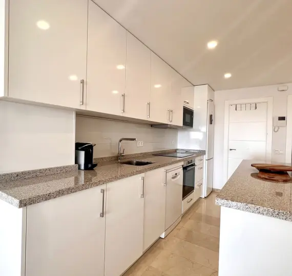 Долгосрочная аренда апартаментов на среднем этаже в Fuengirola