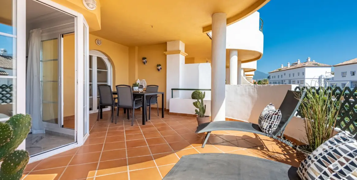 Alquiler a corto plazo de apartamento en planta media en Nueva Andalucía 3