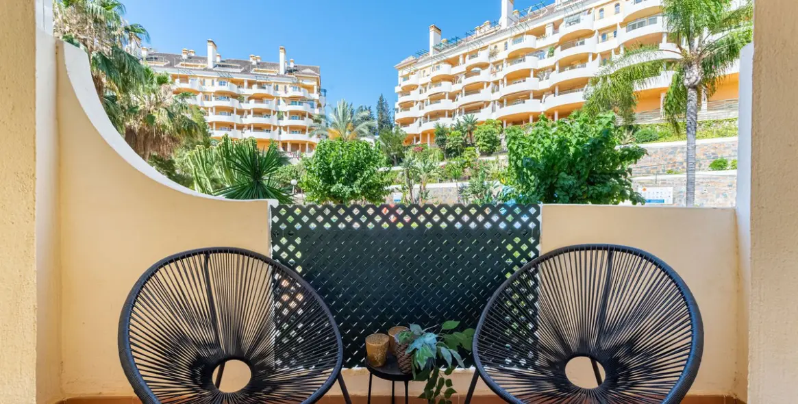 Alquiler a corto plazo de apartamento en planta media en Nueva Andalucía 9