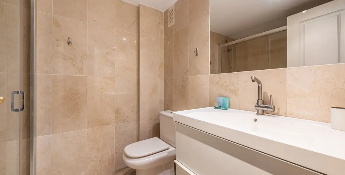 Alquiler a corto plazo de apartamento en planta media en Nueva Andalucía 10