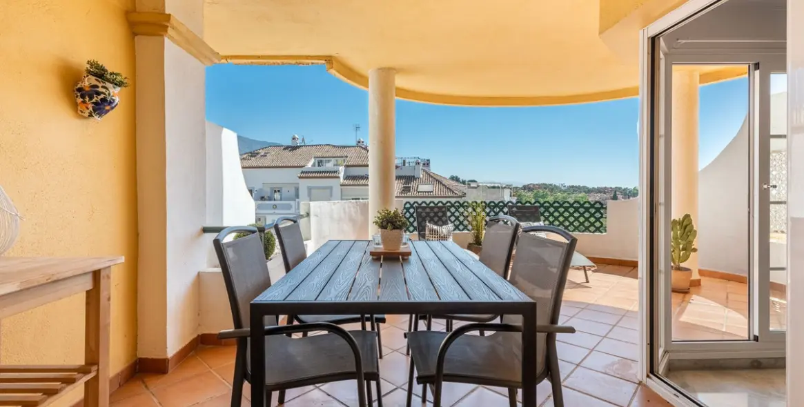 Alquiler a corto plazo de apartamento en planta media en Nueva Andalucía 19