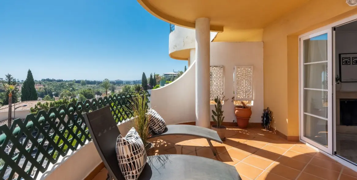 Alquiler a corto plazo de apartamento en planta media en Nueva Andalucía 20