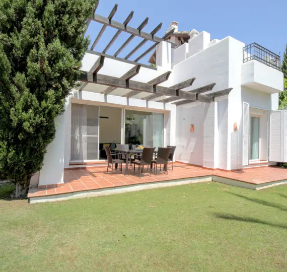 Short-term rent of ground floor apartment in Estepona