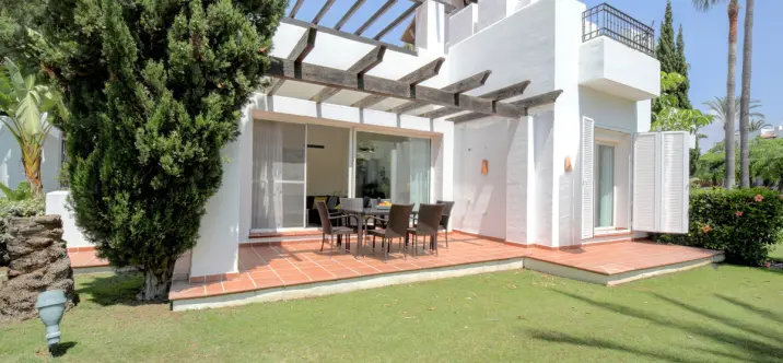Short-term rent of ground floor apartment in Estepona 0