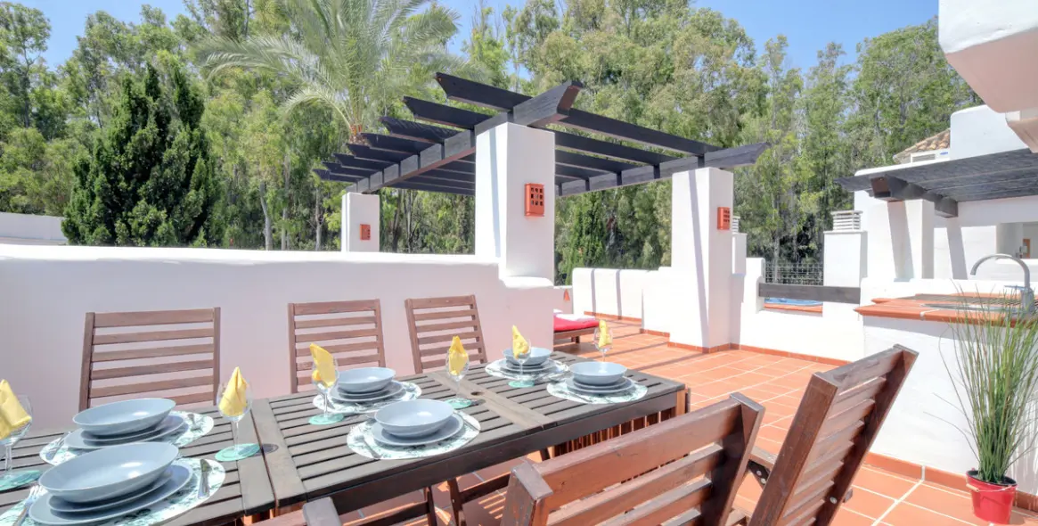 Alquiler a corto plazo de apartamento en planta baja en Estepona 2