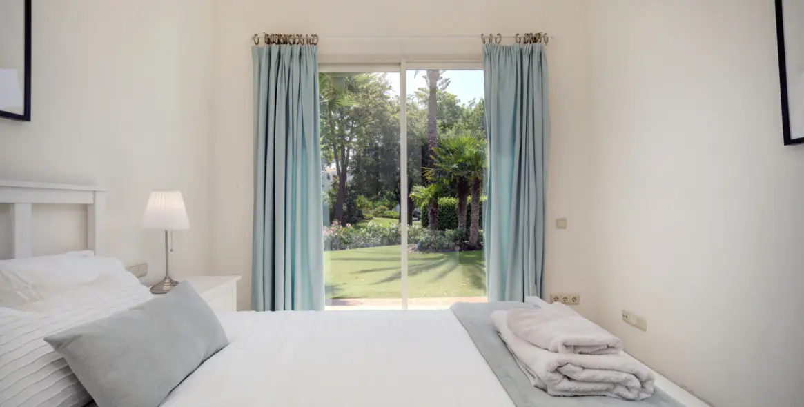 Alquiler a corto plazo de apartamento en planta baja en Estepona 11