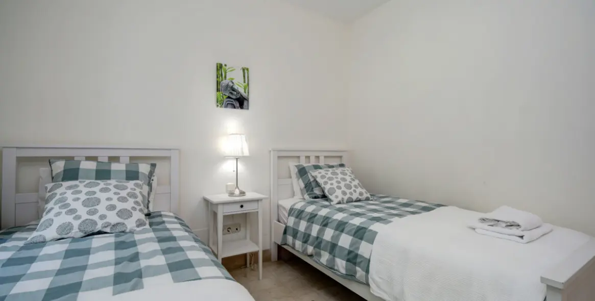 Alquiler a corto plazo de apartamento en planta baja en Estepona 16