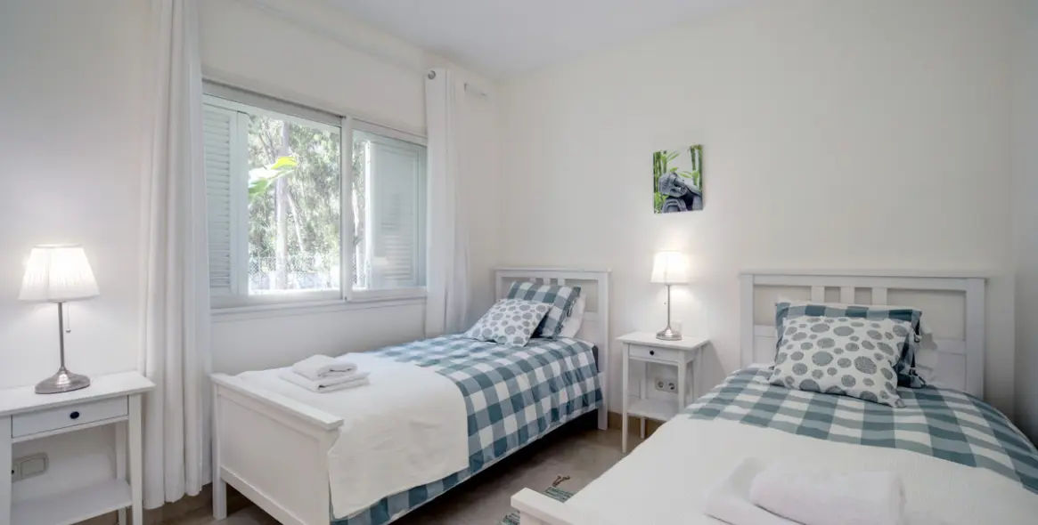 Alquiler a corto plazo de apartamento en planta baja en Estepona 17