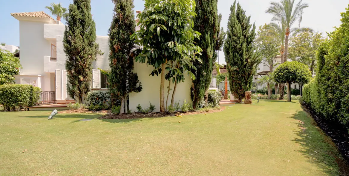 Short-term rent of ground floor apartment in Estepona 28