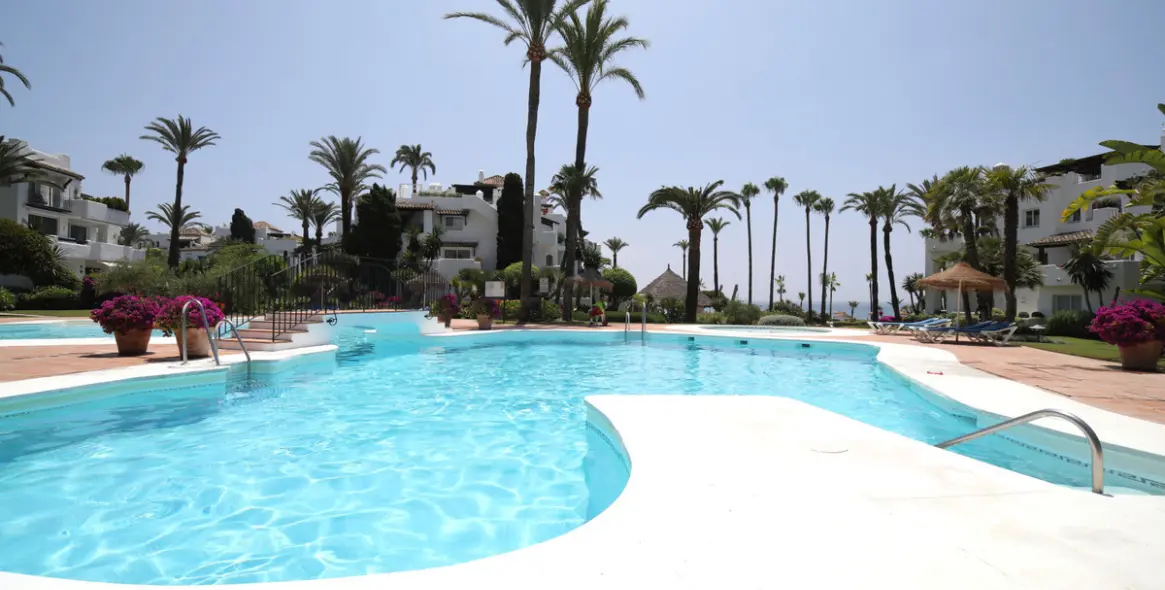 Short-term rent of ground floor apartment in Estepona 35