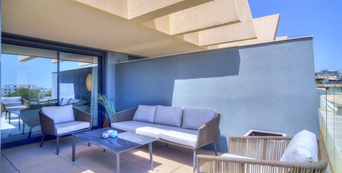 Short-term rent of ground floor apartment in Selwo 13