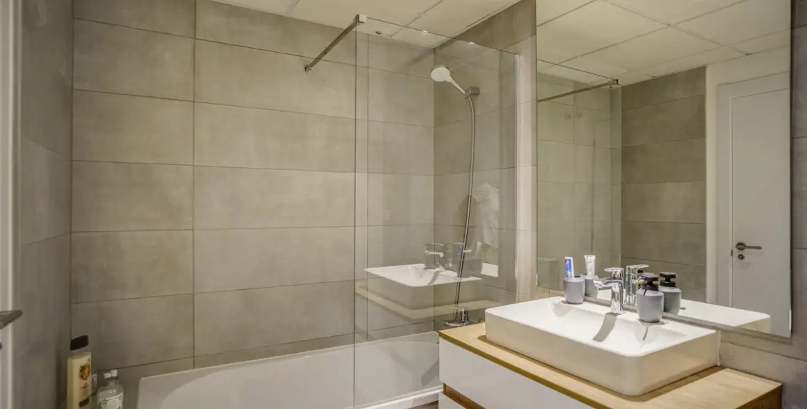 Alquiler a corto plazo de apartamento en planta baja en Selwo 22