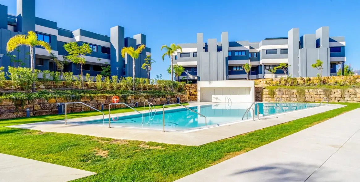 Alquiler a corto plazo de apartamento en planta baja en Selwo 30