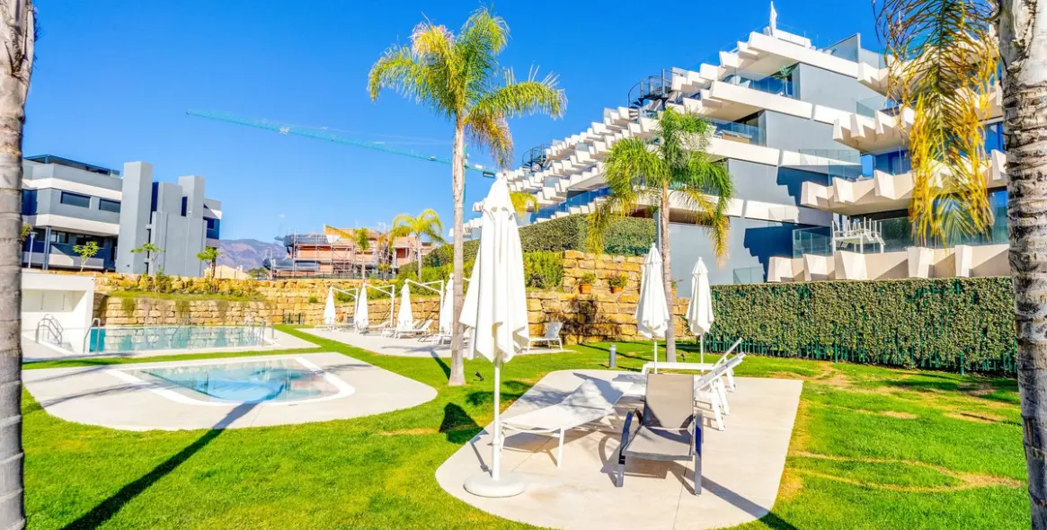 Alquiler a corto plazo de apartamento en planta baja en Selwo 33