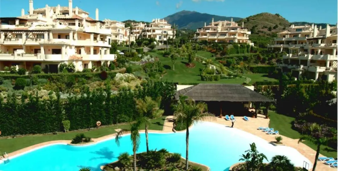 Short-term rent of penthouse in Benahavís 2