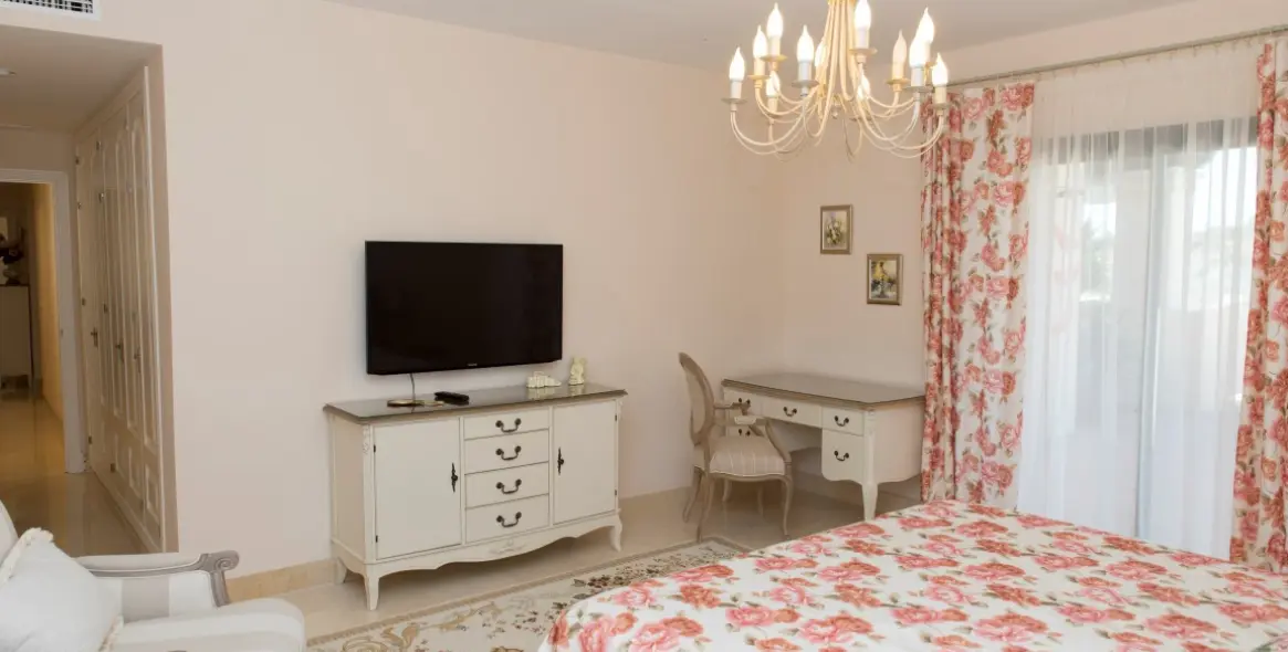 Short-term rent of penthouse in Benahavís 11