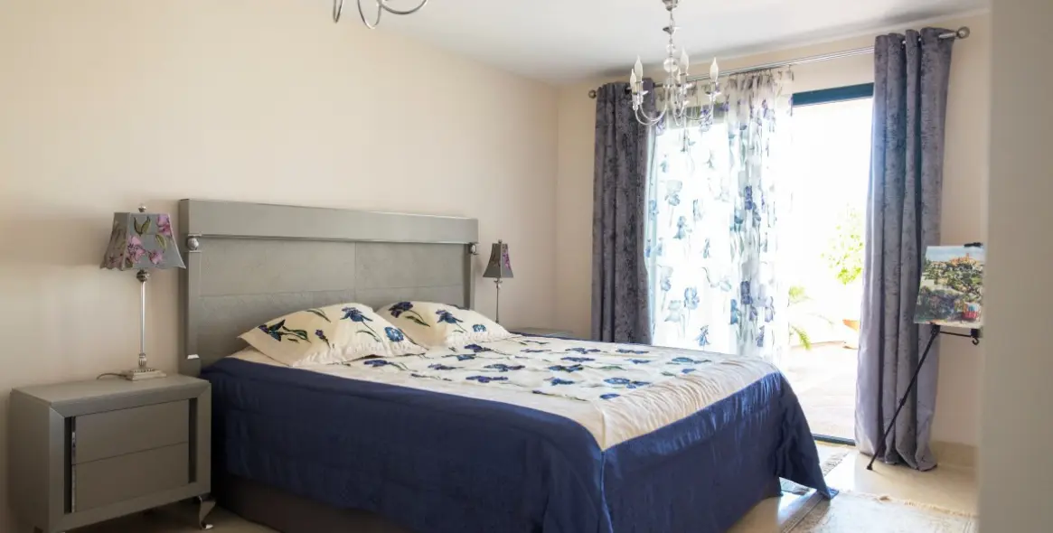 Short-term rent of penthouse in Benahavís 13