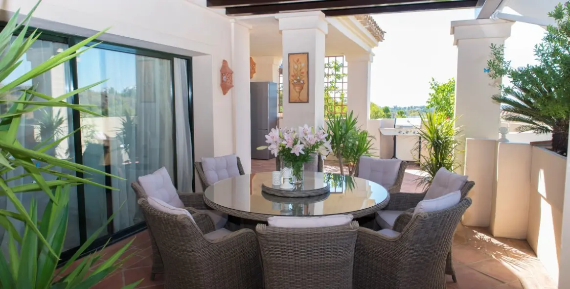 Short-term rent of penthouse in Benahavís 17