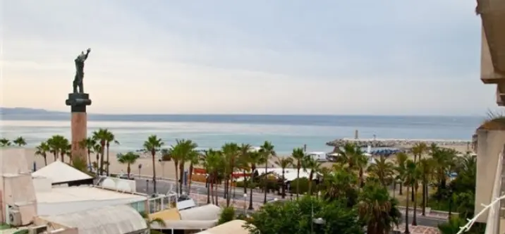 Краткосрочная аренда апартаментов на среднем этаже в Puerto Banús 0