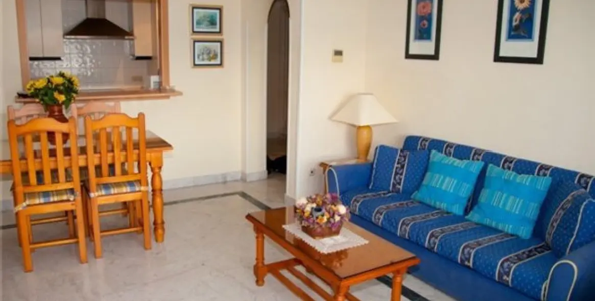 Short-term rent of middle floor apartment in Puerto Banús 2